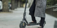 Hulajnogi elektryczne z systemem odzyskiwania energii
