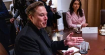 Elon Musk na wylocie? Tesla zaprzecza medialnym doniesieniom. "Hańba"
