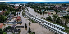 Od powodzi minął rok, a oni wciąż na to patrzą. "Nawet na czworakach, ale do przodu"