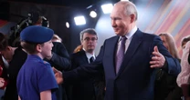 Putin tworzy własną armię janczarów z porwanych Ukraińców? Sieć "gułagów dla dzieci" ciągnie się aż do Syberii. Są w nich nawet 8-latki