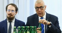 Zdjęcie Tomasza Mraza przed metamorfozą. Roman Giertych chce pozwać portal