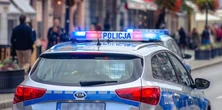 Zwłoki 36-letniego ojca w mieszkaniu w Śremie. Roczna córeczka była obok niego