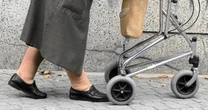 Bon senioralny dla osób powyżej 75 lat. Takie warunki trzeba spełnić