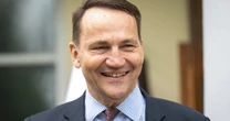 Radosław Sikorski odpowiada na wpis pracownika Telewizji Republika. "Obok siedział Edward Gierek"