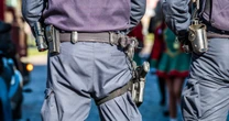 Spowiedź policjanta. Pełni służbę od 40 lat, zdradza kulisy pracy. "Zapach rozkładającego się ciała zostaje na ubraniach"