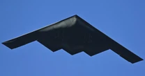 Atak USA na Iran trwał 37 godzin. Jak piloci radzą sobie podczas tak długiej misji? Przydają się żwirek dla kota i amfetamina
