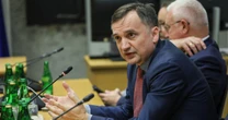 Wniosek o doprowadzenie Zbigniewa Ziobry na komisję śledczą w Sejmie. Poseł nie pojawił się na sali obrad