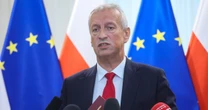 Czterej policjanci skuci i zatrzymani. Rząd reaguje. "Nie pojmuję dlaczego"