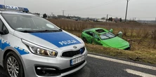 Wsiadł do auta wartego 1 mln zł i dachował. Aż przykro patrzeć na to co z mercedesa zostało