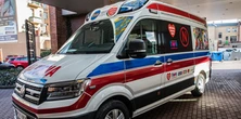 Ratownicy wrócili do ambulansu i oniemieli. "Co dalej, opony im będą przebijać?!"