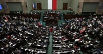 Zmiana na czele, duże problemy koalicjantów. Nowy sondaż partyjny