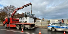 Wypadek nastolatki na wiadukcie. Jej auto przebiła bariery i runęło w dół