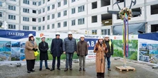 Wiecha zawisła na nowym bloku TBS na Pradze! Kiedy wprowadzą się pierwsi lokatorzy?