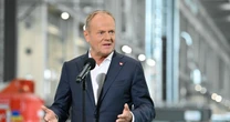 Donald Tusk o niejasnej przeszłości Nawrockiego. "Otwórzcie szeroko oczy" [RELACJA NA ŻYWO]