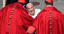Włoski biurokrata, kontrowersyjny Ghańczyk czy ulubieniec Viktora Orbana? Oto najpoważniejsi kandydaci na następcę papieża Franciszka