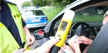 Jechał całą szerokością jezdni. Spieszył się na wesele, ale wcześniej zdążył sobie "chlapnąć"