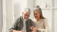 Jakie ulgi i zniżki przysługują seniorom po 60., 70. i 75. roku życia? [LISTA]