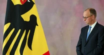 Już pierwszego dnia Friedrich Merz został upokorzony we własnym kraju. Wizyta w Warszawie ma pomóc mu się odbić