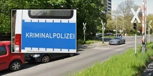 Białym materiałem zagrodzono ścieżkę. Myślał, że to lalka. Prawda była upiorna