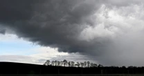 Dzień zmienił się w noc w woj. śląskim. Burzowa niedziela na południu Polski