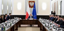 Huczy o rekonstrukcji. Ministrowie mogą odejść z pokaźnymi odprawami, znamy kwoty