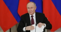 Narracja Kremla o pokoju to strategiczna mistyfikacja. Putin zawsze działa według tego samego schematu [OPINIA]
