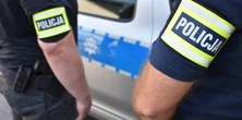 Samochód rozbił się na płocie, kierowca zniknął. Zaskakujące, co znaleziono w aucie