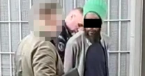 Atak nożownika z Jamajki w centrum Warszawy. Jest nagranie