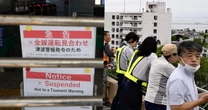 W Japonii ewakuacja po alertach o tsunami. Ludzie chronią się na dachach