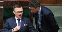 Maleje zaufanie do Szymona Hołowni. Ważny polityk Polski 2050 reaguje. "Jesteśmy potwornie atakowani"