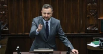 Wzburzony minister obrony pojawił się mównicy. "Skończ pan z tymi ordynarnymi kłamstwami!"