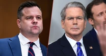 "Walnę cię w twarz". Skandal rozsadza administrację Trumpa. Waszyngton huczy od plotek. "Albo ja, albo on"