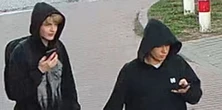 Dwóch młodych chłopaków zrobiło straszną podłość. Teraz ich twarze zobaczy cała Polska