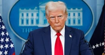 "Pokazaliśmy, że jesteśmy gotowi przystawić pistolet do głowy każdemu". Teraz to się mści. Trump obrał kurs na finansową katastrofę USA