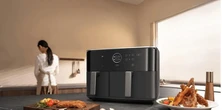 Ten niedrogi Air Fryer ma moc 2700 W, pojemność 10 l i 2 komory. Jest naszpikowany funkcjami