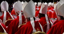 Polityczne rozgrywki w Watykanie. O wyborze papieża może zadecydować jedna grupa. "Brudne sztuczki"