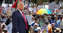 Donald Trump spełnił swoje marzenie. Ale może słono za to zapłacić. "Autorytarny pokaz siły"