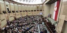 Ukryta kasa dla posłów? NIK ujawnia prawdziwe zarobki parlamentarzystów