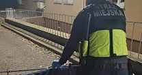 Strażnicy miejscy pomogli zagubionej 80-latce. Seniorka wróciła do rodziny