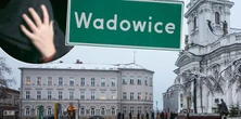 Nauczycielka z Wadowic oskarżona o intymną relację z uczniem. Grozi jej do 15 lat więzienia