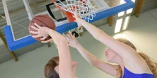 Miały być dręczone, upokarzane, molestowane seksualnie. Wszystko działo się w sportowej szkole w Łomiankach. Dramat młodych koszykarek opisał portal WP Sportowe Fakty