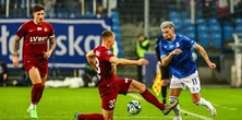 Skandal w Poznaniu! Butelki poleciały w stronę piłkarza. "To będzie nasz nowy narodowy sport?" [WIDEO]