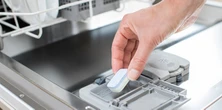 Marzy ci się zmywarka, ale masz małą kuchnię? Sprawdź te modele nablatowe