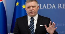 Premier Słowacji po raz kolejny grozi blokadą sankcji wobec Rosji. Komisja Europejska składa mu propozycję. "Kto chce żyć z wilkami, musi wyć jak one"
