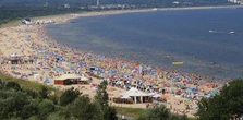 Polacy stawiają na krótsze wakacje. Główną barierą pozostają pieniądze