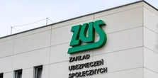 ZUS daje dodatkowe 1400 zł do pensji i to przez lata. Polacy o tym nie wiedzą i tracą pieniądze