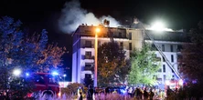 Strażacy z Poznania walczyli z ogniem w bloku przez całą noc. Lokatorzy ewakuowani