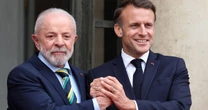 "Drogi Macronie, otwórz swoje serce". Prezydent Brazylii próbuje ugłaskać przywódcę Francji. Miłe słówka i uściski w dżungli to jednak za mało