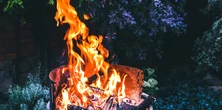 Grille na trójnogu i paleniska to prawdziwe ogrodowe hity!