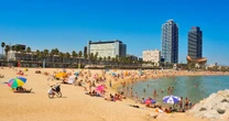 Strajk ratowników na plażach w Barcelonie w środku sezonu. Niemal doszło do tragedii